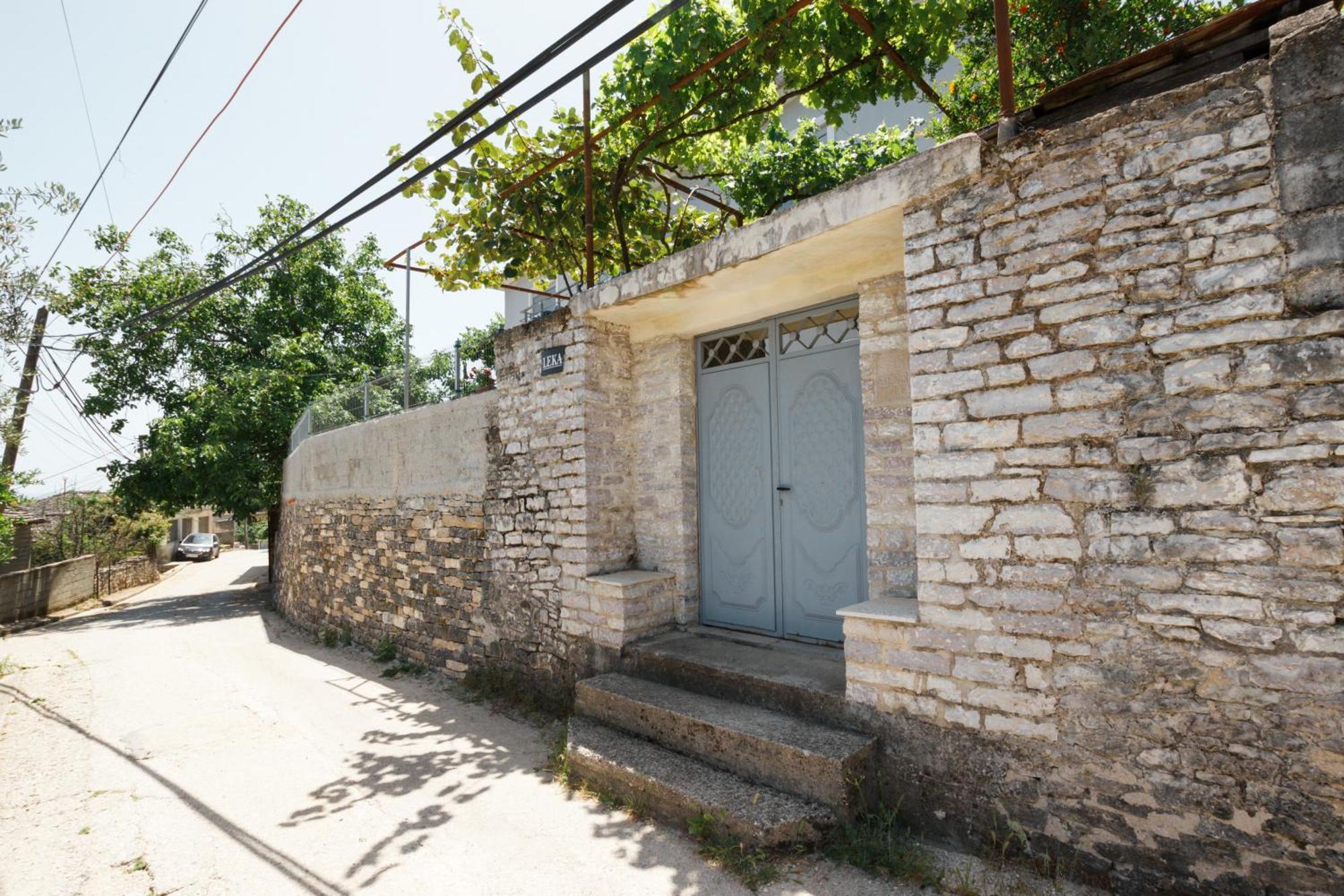 Leka Guesthouse Gjirokastër Exterior foto